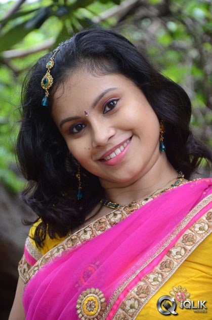 Sumi-Ghosh-At-Lovers-Park-Movie-Opening